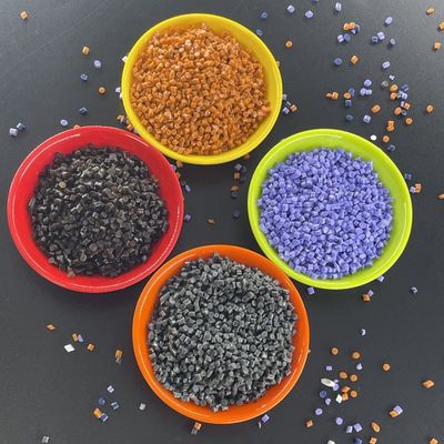 Modellazione a iniezione a colori personalizzati TPU Resistenza all'abrasione Buona resistenza chimica 500-700% Allungamento